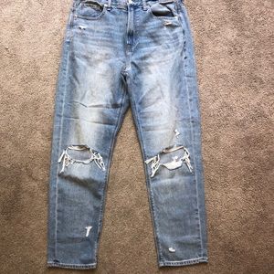 American Eagle Outfitters women’s mom jeans